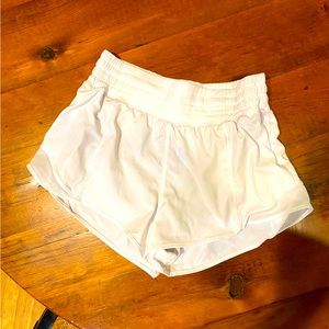 Lululemon Hotty Hot high rise 2.5 inch shorts